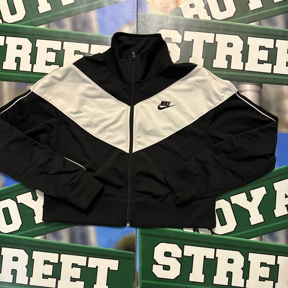 Nike women’s black zip up